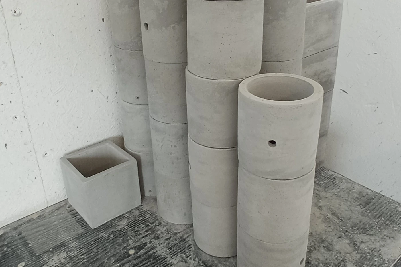 Atelier béton — les pièces sèchent